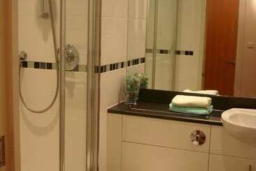 هتل The Spires Serviced Apartments Birmingham