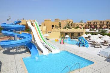 هتل Three Corners Rihana Resort El Gouna