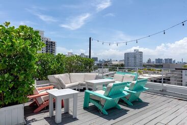 هتل Townhouse  Miami