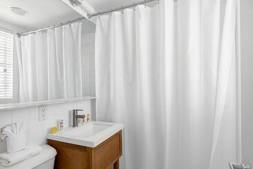 هتل Townhouse  Miami