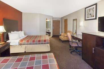 هتل Travelodge By Wyndham Romulus Detroit Airport