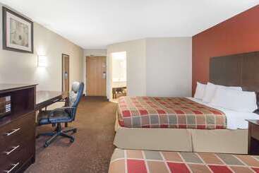هتل Travelodge By Wyndham Romulus Detroit Airport