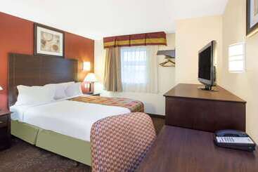 هتل Travelodge By Wyndham Romulus Detroit Airport