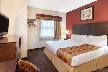هتل Travelodge By Wyndham Romulus Detroit Airport