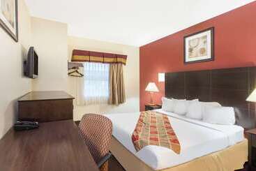 هتل Travelodge By Wyndham Romulus Detroit Airport