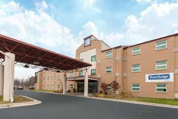 هتل Travelodge By Wyndham Romulus Detroit Airport
