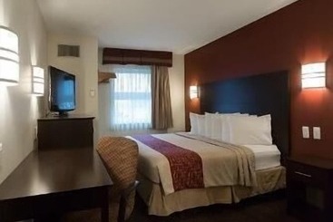 هتل Travelodge By Wyndham Romulus Detroit Airport