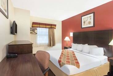 هتل Travelodge By Wyndham Romulus Detroit Airport