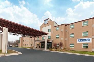 هتل Travelodge By Wyndham Romulus Detroit Airport