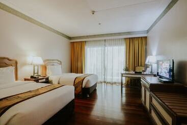 Waterfront Insular Hotel Davao