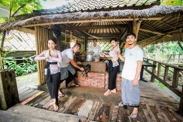 هتل Keramas Sacred River Retreat Resort And Villa