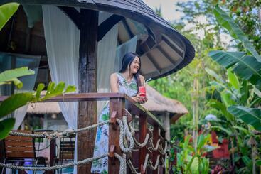 هتل Keramas Sacred River Retreat Resort And Villa
