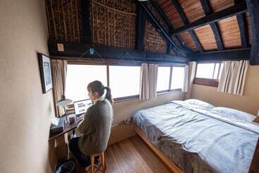 Hostel & Tatami Bar Uchikobare  内子晴れ