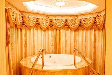 هتل Wyndham Grand Kunming East