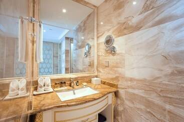 هتل Wyndham Grand Kunming East