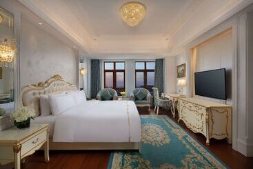 هتل Wyndham Grand Kunming East