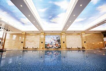 هتل Wyndham Grand Kunming East