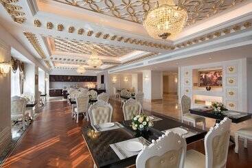 هتل Wyndham Grand Kunming East