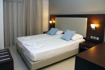 Agela Hotel & Apartments