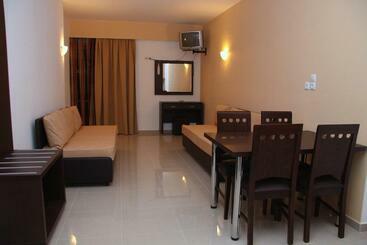 Agela Hotel & Apartments