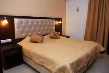 Agela Hotel & Apartments