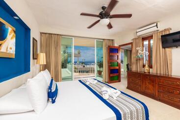 Blue Chairs Resort by The Sea - Adults Only