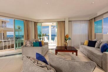 Blue Chairs Resort by The Sea - Adults Only