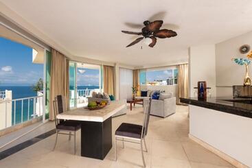 Blue Chairs Resort by The Sea - Adults Only