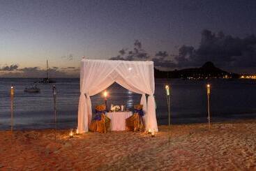 هتل Bay Gardens Beach Resort & Spa