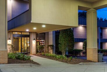 هتل Best Western Plus Cary   Nc State