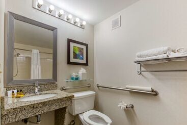 هتل Best Western Plus Cary   Nc State