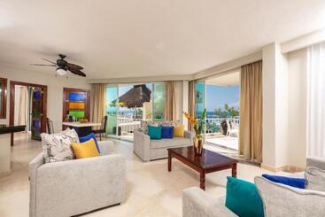 Blue Chairs Resort by The Sea - Adults Only