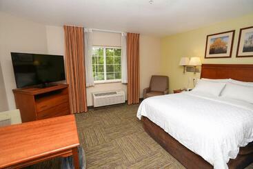 هتل Candlewood Suites Boise   Towne Square, An Ihg
