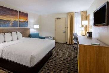 هتل Carolina A Days Inn By Wyndham
