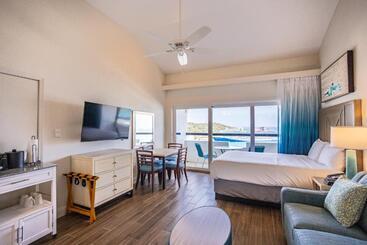 هتل Castle Villas At Bluebeard S