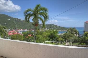 هتل Castle Villas At Bluebeard S