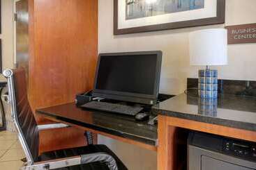 هتل Comfort Suites West Jacksonville