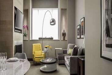 هتل Conrad Indianapolis