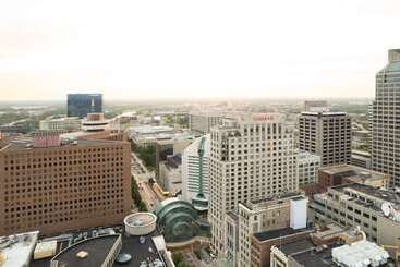هتل Conrad Indianapolis