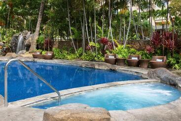 هتل Courtyard By Marriott Waikiki Beach