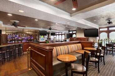 هتل Embassy Suites By Hilton Dallas Dfw Airport South