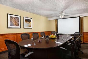 هتل Embassy Suites By Hilton Dallas Dfw Airport South