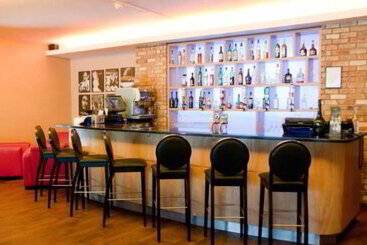 هتل Great Hallingbury Manor & Lodges
