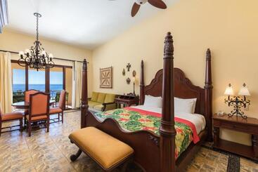 هتل Hacienda Encantada Resort & Residences