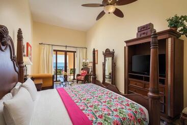 هتل Hacienda Encantada Resort & Residences