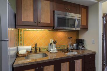 هتل Hacienda Encantada Resort & Residences