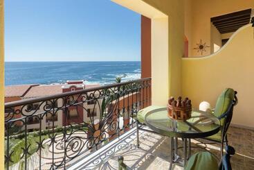 هتل Hacienda Encantada Resort & Residences