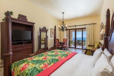 هتل Hacienda Encantada Resort & Residences