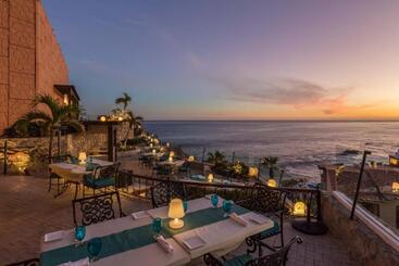 هتل Hacienda Encantada Resort & Residences