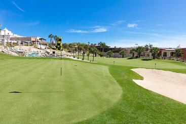 هتل Hacienda Encantada Resort & Residences